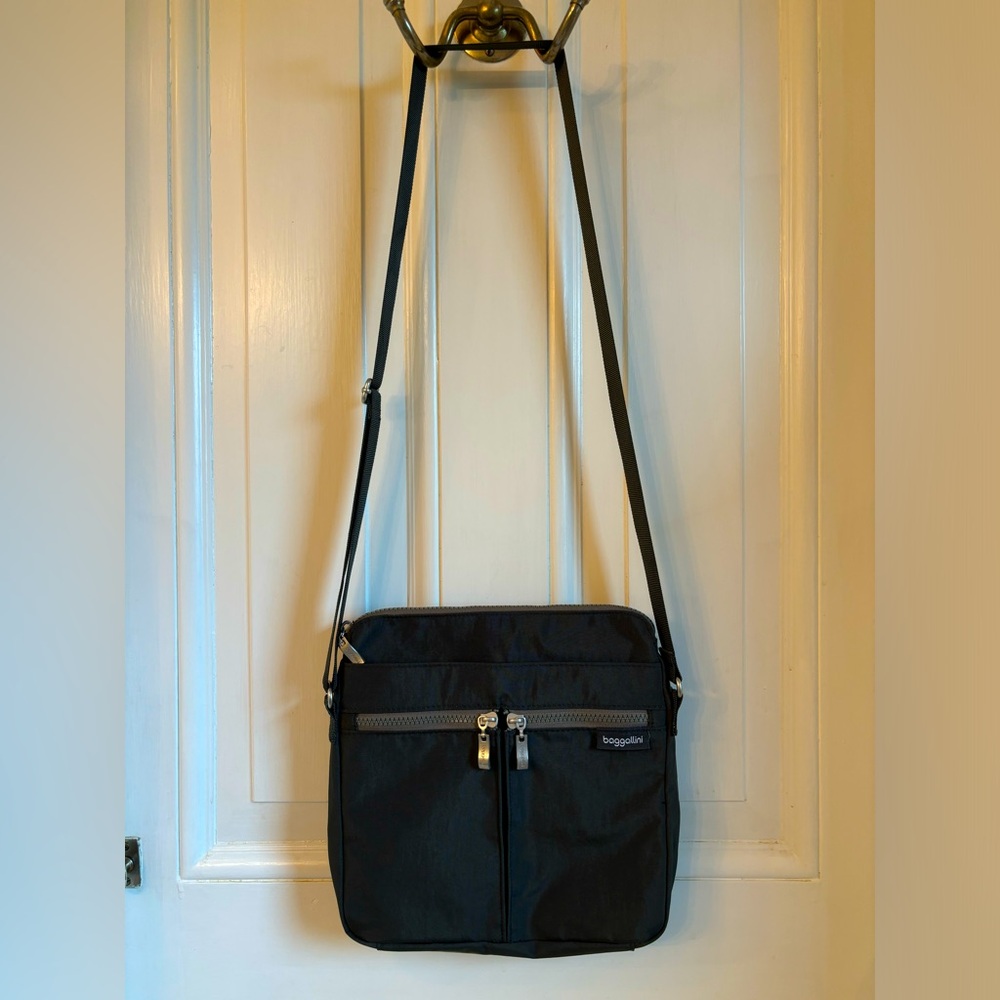 Baggallini dark gray nylon bag